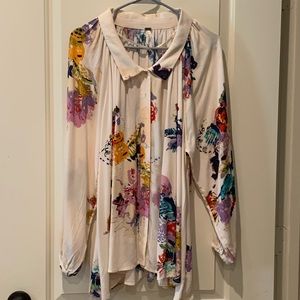 Free People flowy floral button front top. Size XS
